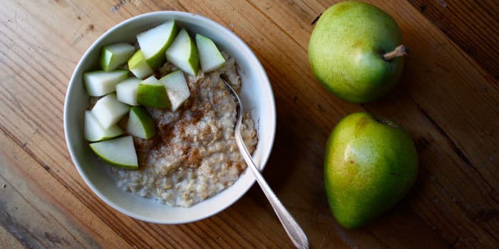 Oatmeal With Pears and Cinnamon