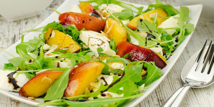 Arugula Salad with Peaches and Mozzarella | BeachbodyBlog.com