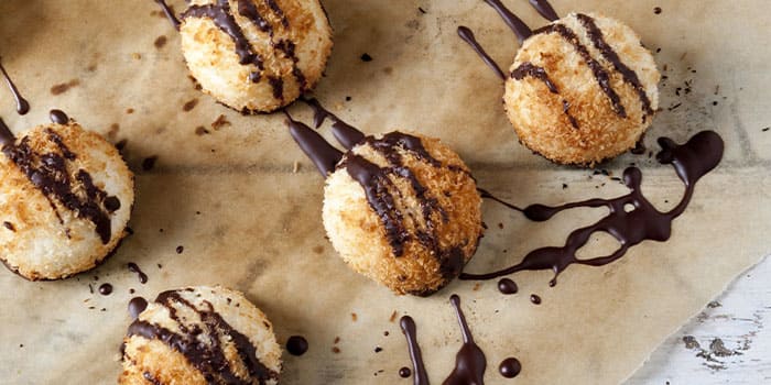 Coconut Macaroons With Dark Chocolate Drizzle