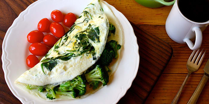 Egg White Omelet With Spinach and Broccoli