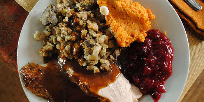 Dos and Don’ts for Filling Your Thanksgiving Plate