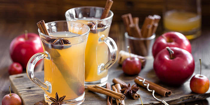 8 Lower-Calorie Holiday Cocktails