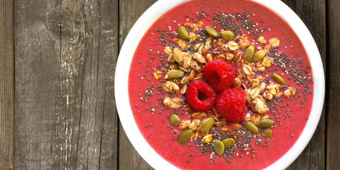 Raspberry and Oats Smoothie Bowl