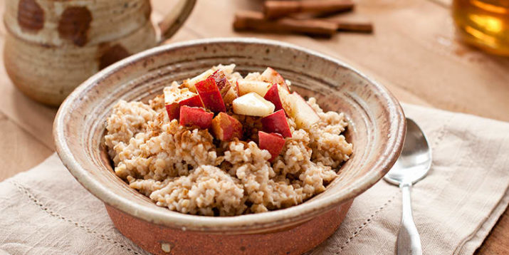 Slow Cooker Steel-Cut Apple Cinnamon Oatmeal