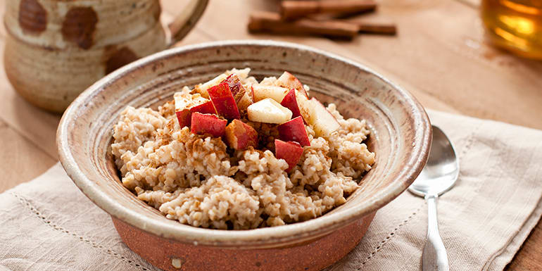 Slow Cooker Steel-Cut Apple Cinnamon Oatmeal
