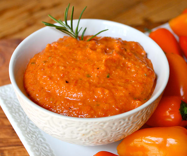 White Bean and Roasted Red Pepper Hummus | BeachbodyBlog.com