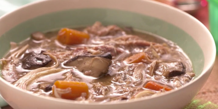 Slow-Cooker Chicken in Wine Sauce