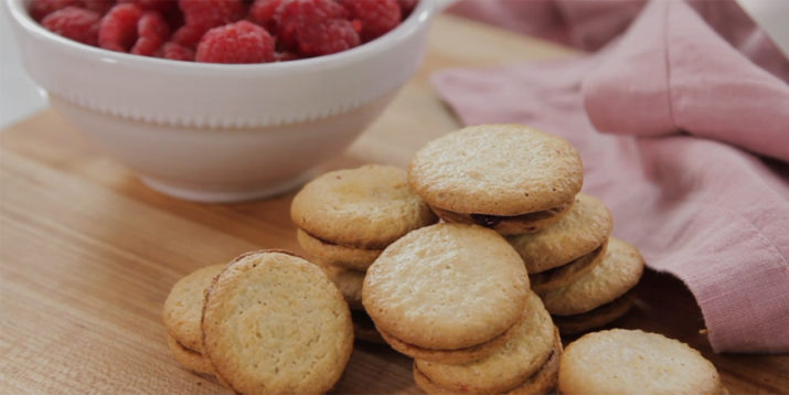Raspberry-Filled Cookie Bites