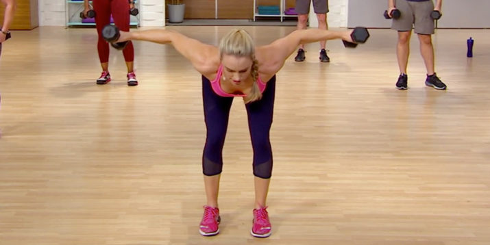 How to Do a Reverse Fly, Plus 3 Variations to Try
