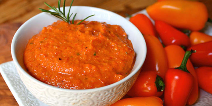Hummus de Frijol Blanco y Pimiento Rojo Asado