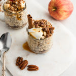 Cinnamon-Apple-Overnight-Oats in jars