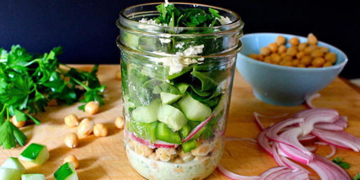 Salade Jar de Pois Chiches et Vinaigrette au Yaourt à la Menthe