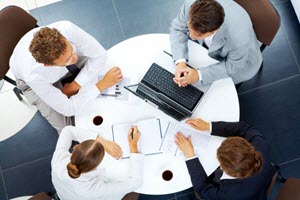 equipo-trabajo-mesa.jpg