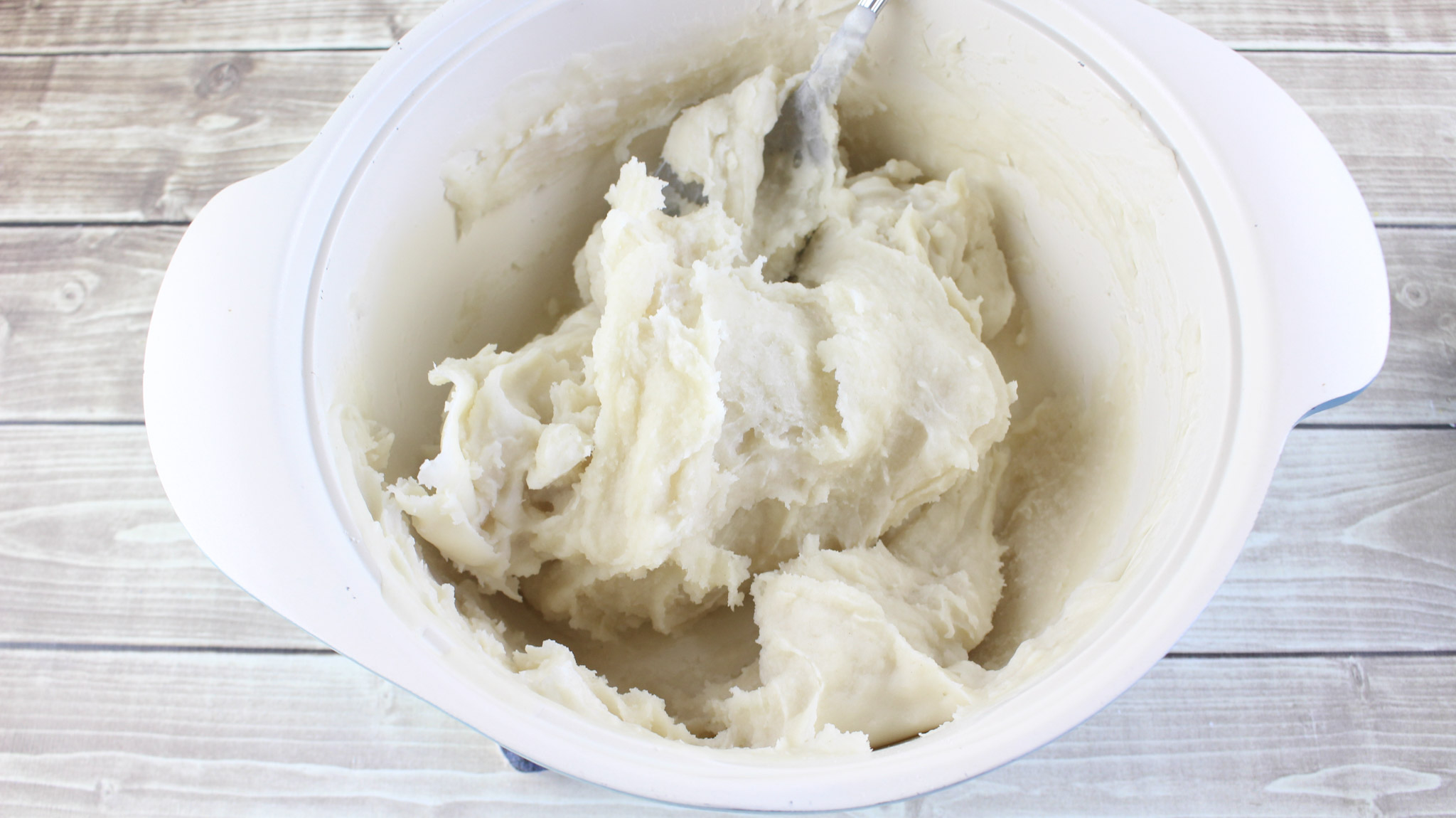 Cinco de Mayo craft: Make playdough! Have fun making scented Cinco de Mayo playdough and molding it into fun shapes! Great for Preschool or Kindergarten!