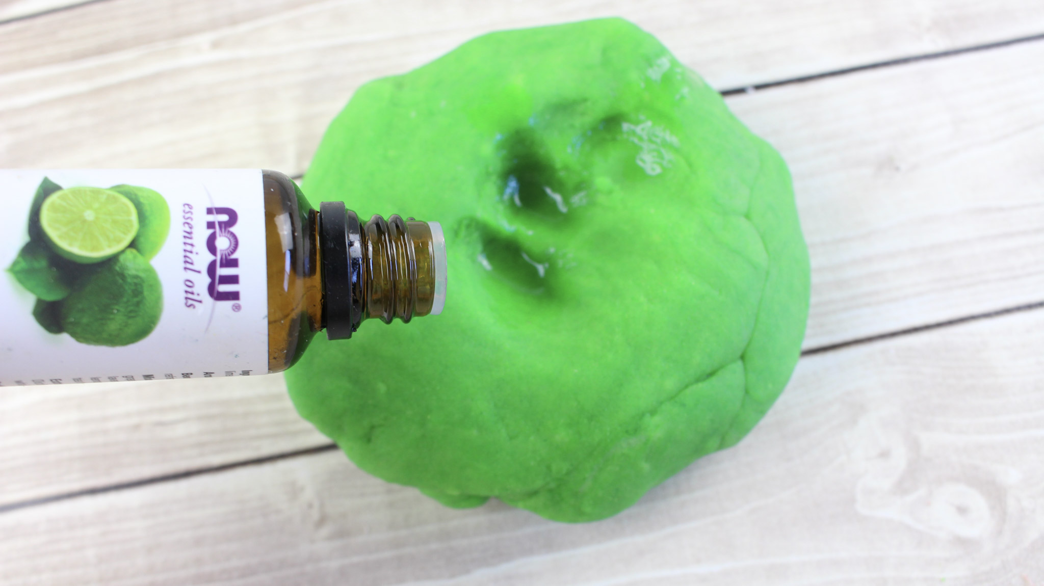 Cinco de Mayo craft: Make playdough! Have fun making scented Cinco de Mayo playdough and molding it into fun shapes! Great for Preschool or Kindergarten!