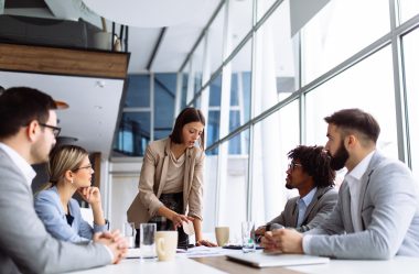 Como ser um líder de sucesso: 12 características e atitudes