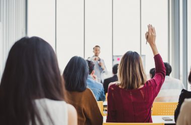 Capacitação Profissional: línguas e cursos de especialização