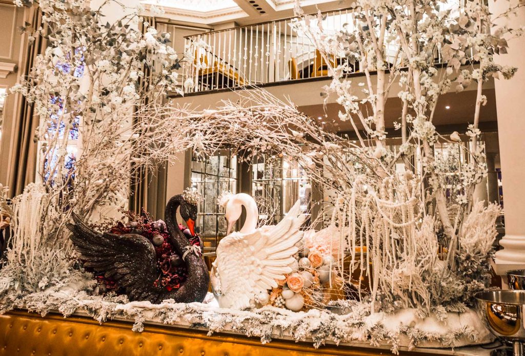 UK London Corinthia Hotel Swans