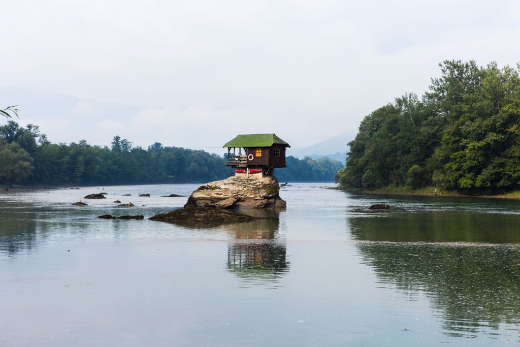 BlueSkyTraveler.Serbia.HouseInRiver
