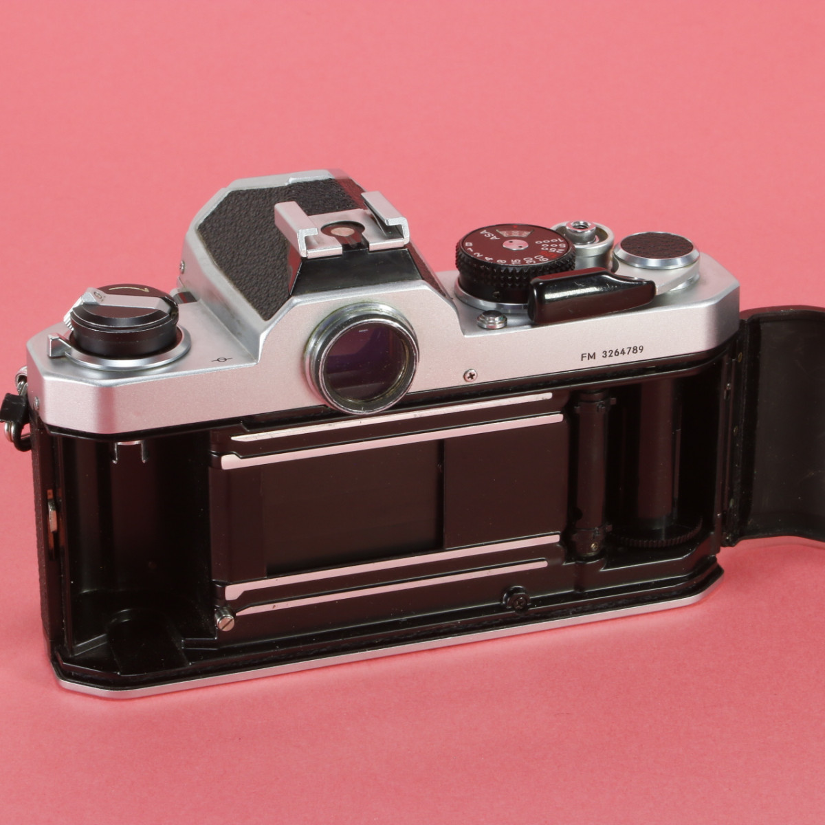Nikon FM フィルムカメラ Nikon FMの世界一詳しいフィルムカメラ解説! 第153話 - YouTube