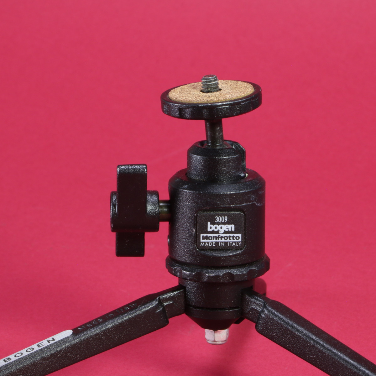 Bogen 209 Tabletop Tripod with Bogen 3009 Ball Head