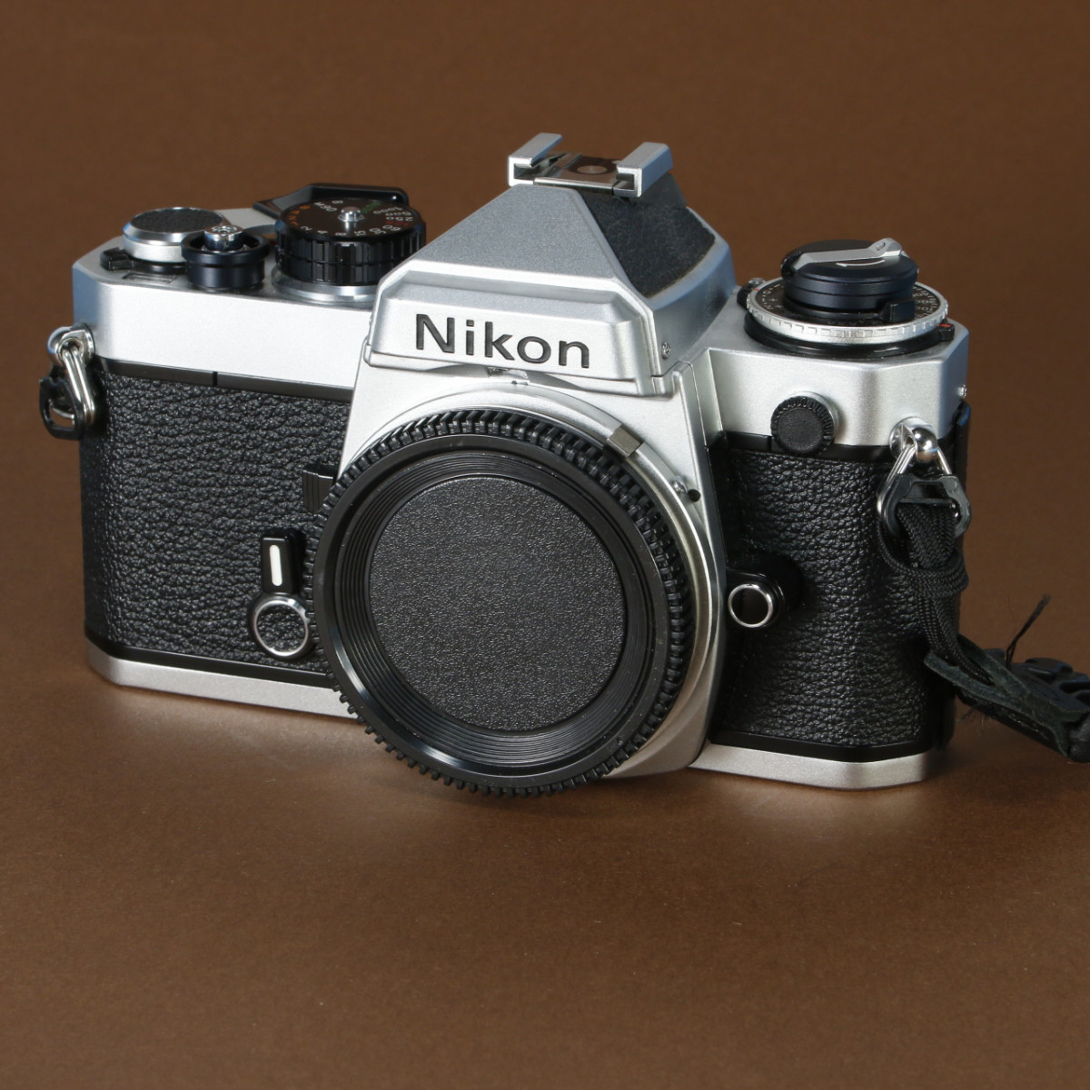 NIKON　FE Amazon.com : Black Nikon FE SLR film camera (Renewed