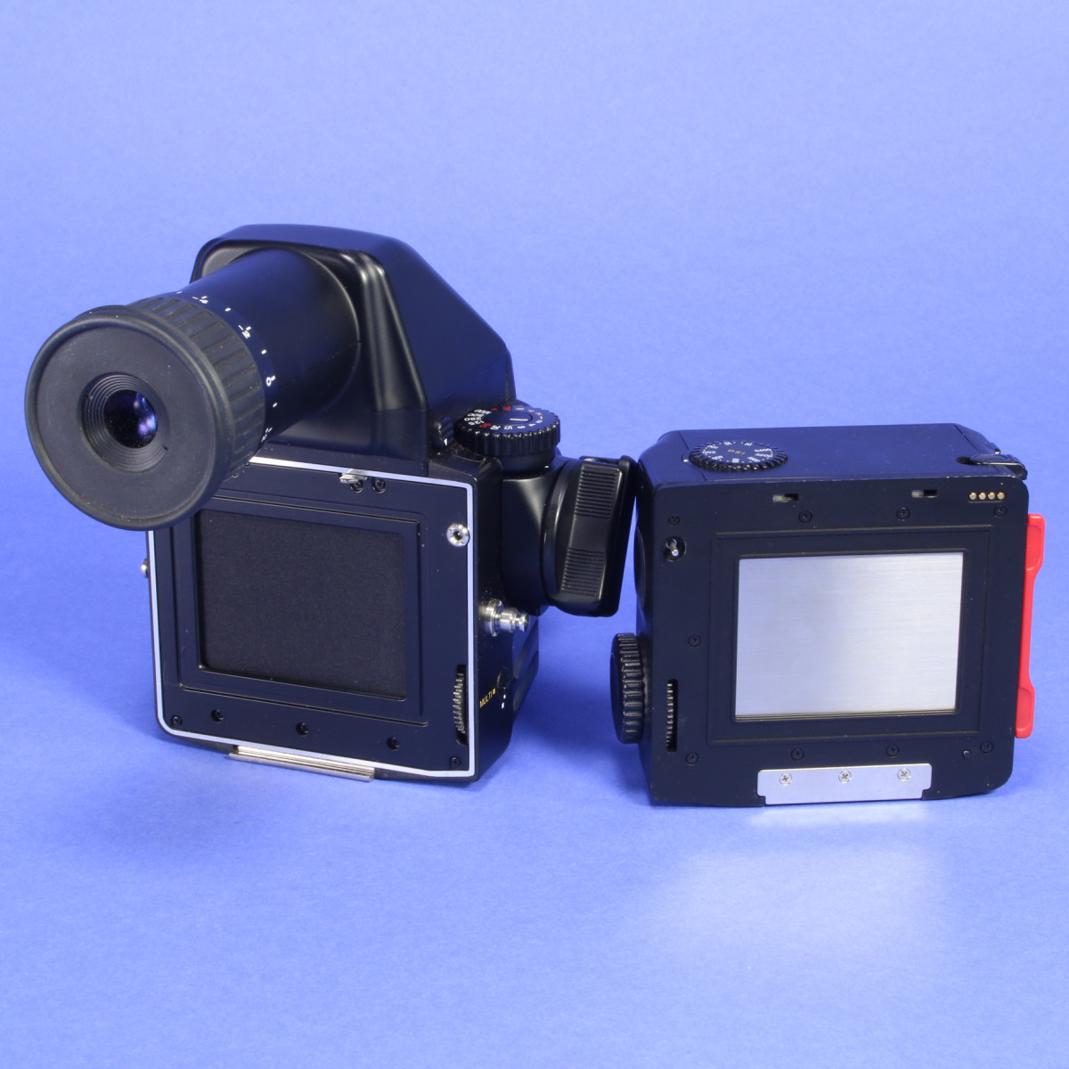 かおMAMIYA 645 PRO TL 80mm F2.8 N ボディのみ Mamiya 645 Pro TL Camera and Mamiya 80mm f2.8 N Lens | Blue