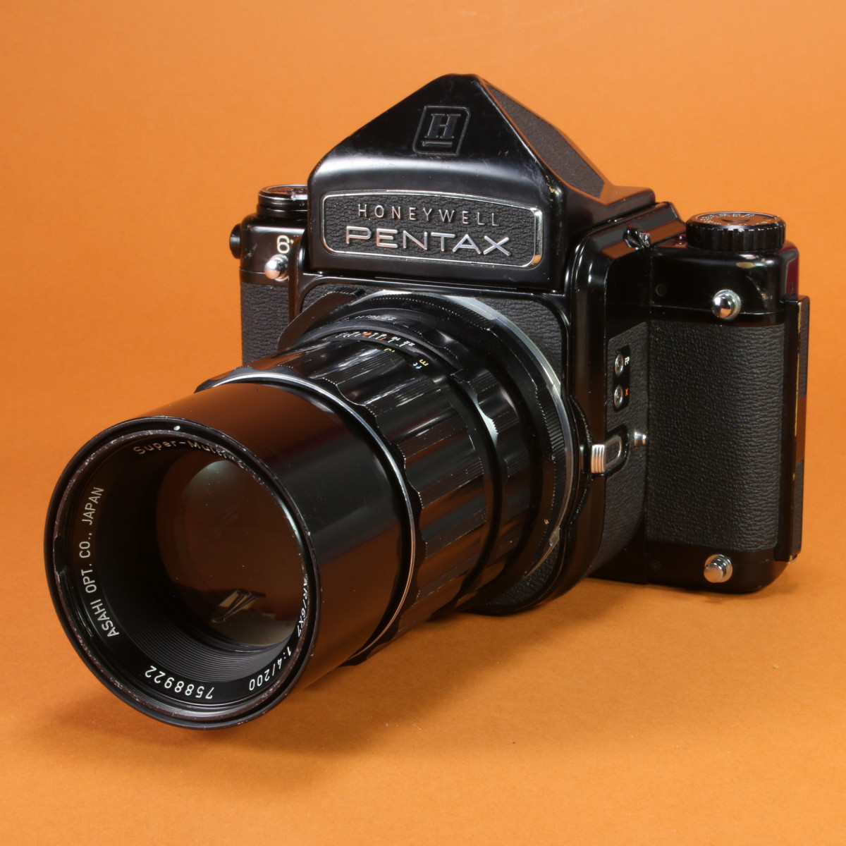 Pentax 6x7 Non-MLU Camera Kit with 200mm f4 Lens