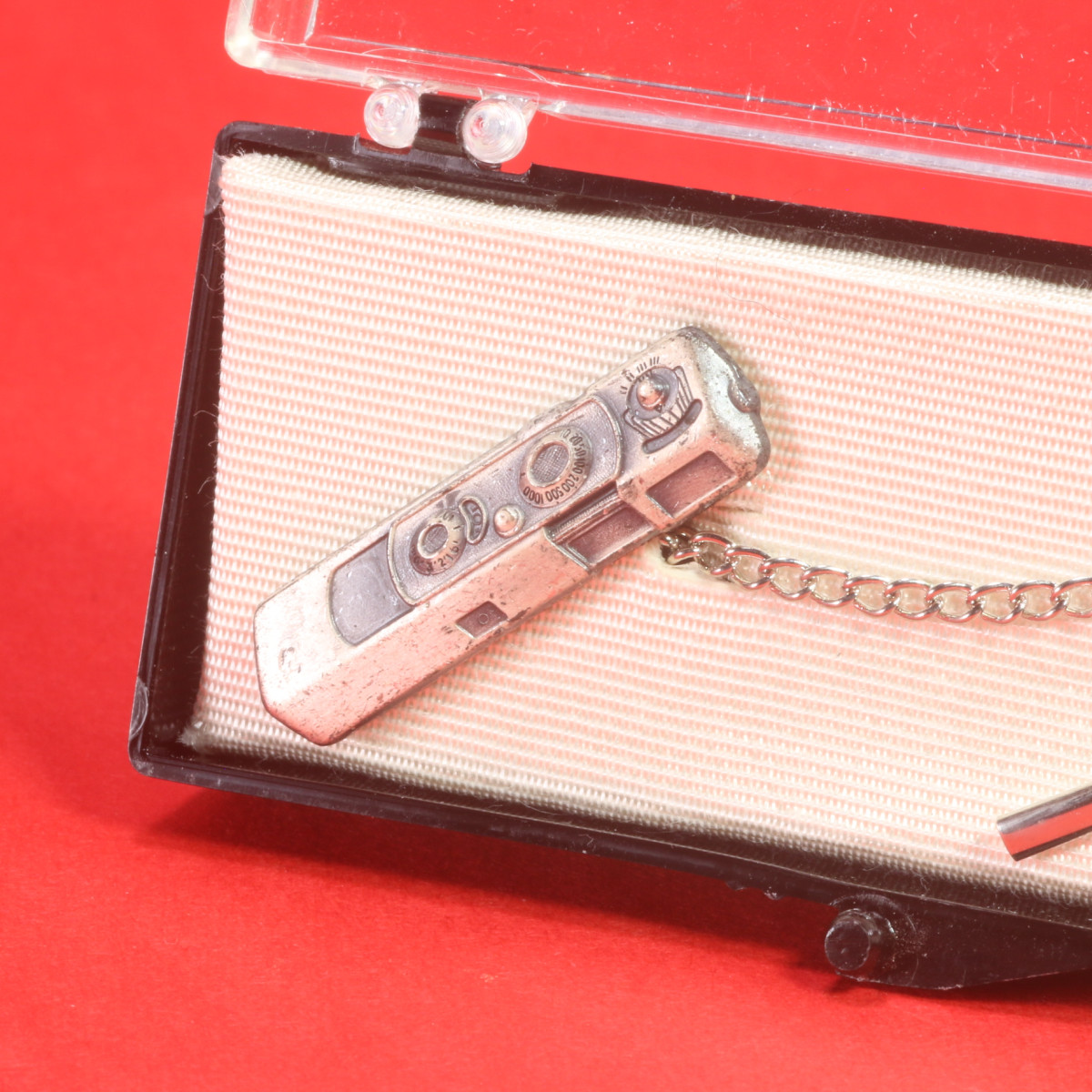 Minox B Tie Pin with Chain