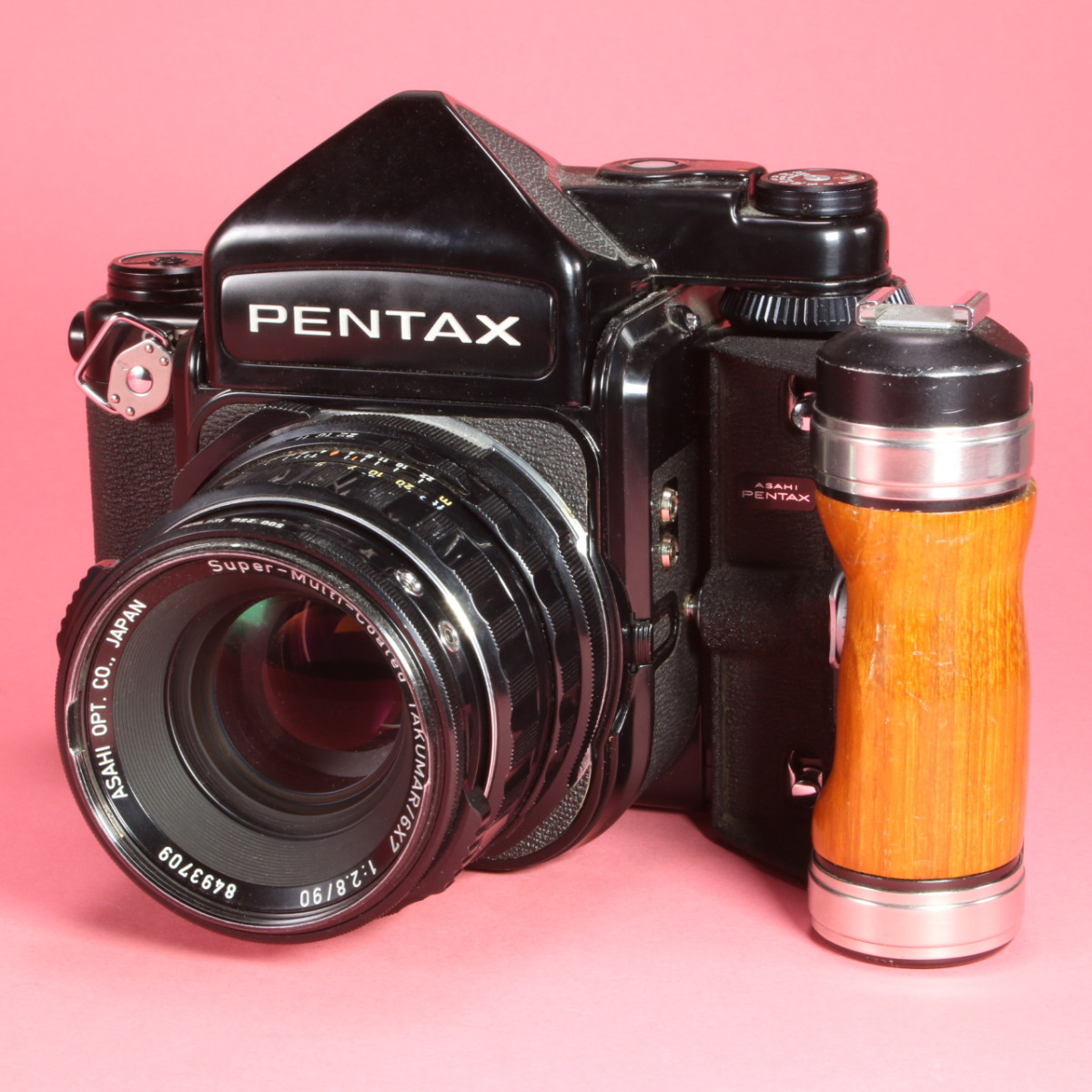 Shop : Buy Pentax 67 Camera Kit With 90mm F2.8 Lens and Grip 