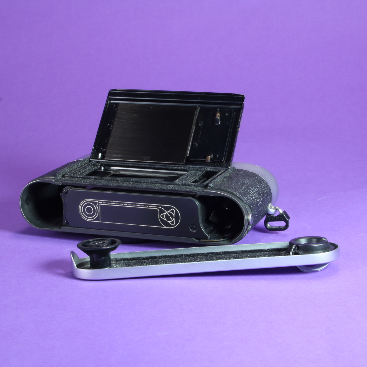 Leica MDa Camera Kit with Voigtlander 12mm f5.6 Ultra Wide-Heliar Lens