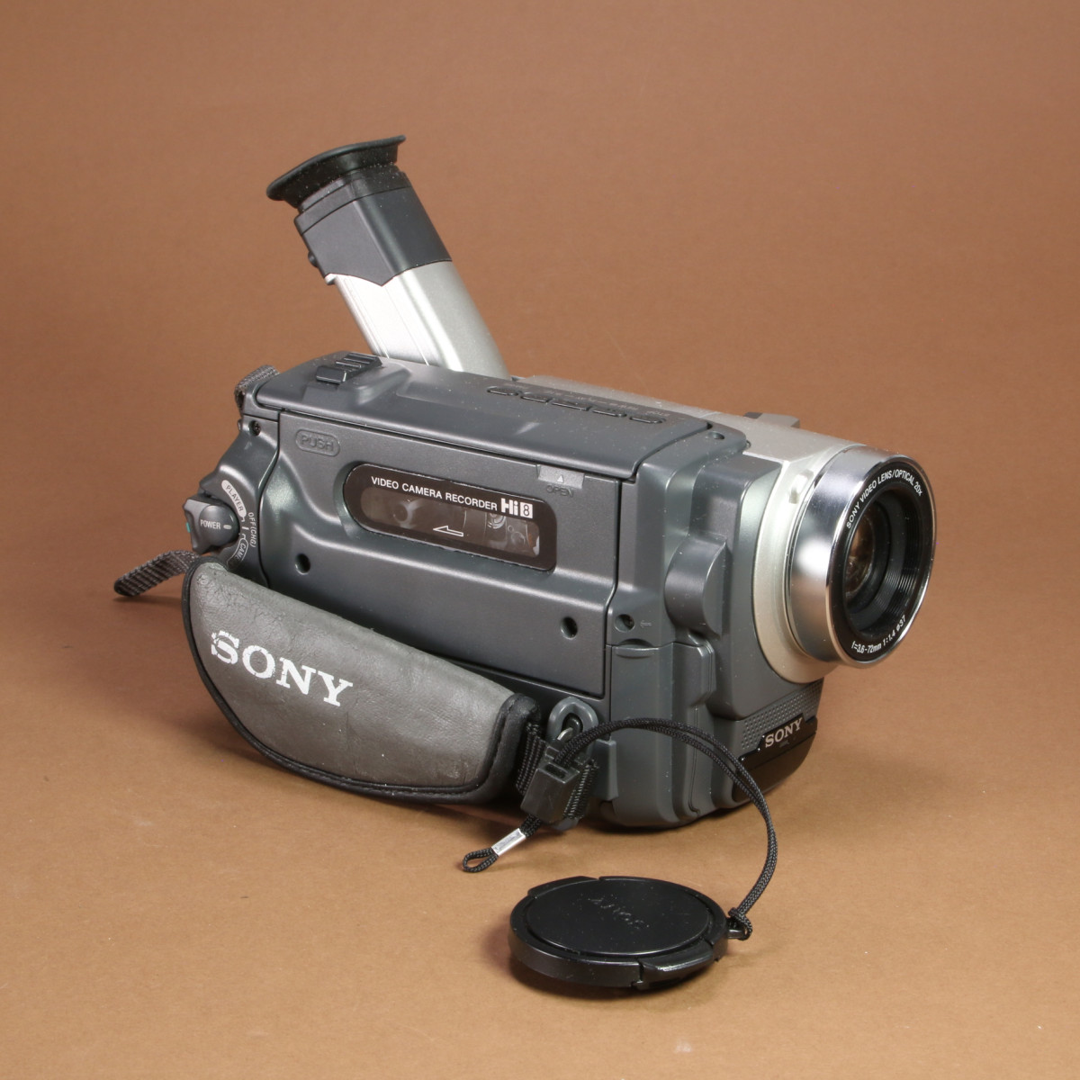 Sony CCD-TRV108 Handycam Vision Hi8 Camcorder