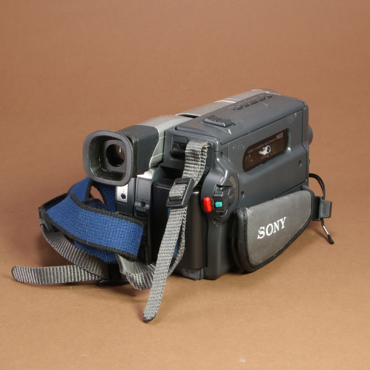 Sony CCD-TRV108 Handycam Vision Hi8 Camcorder