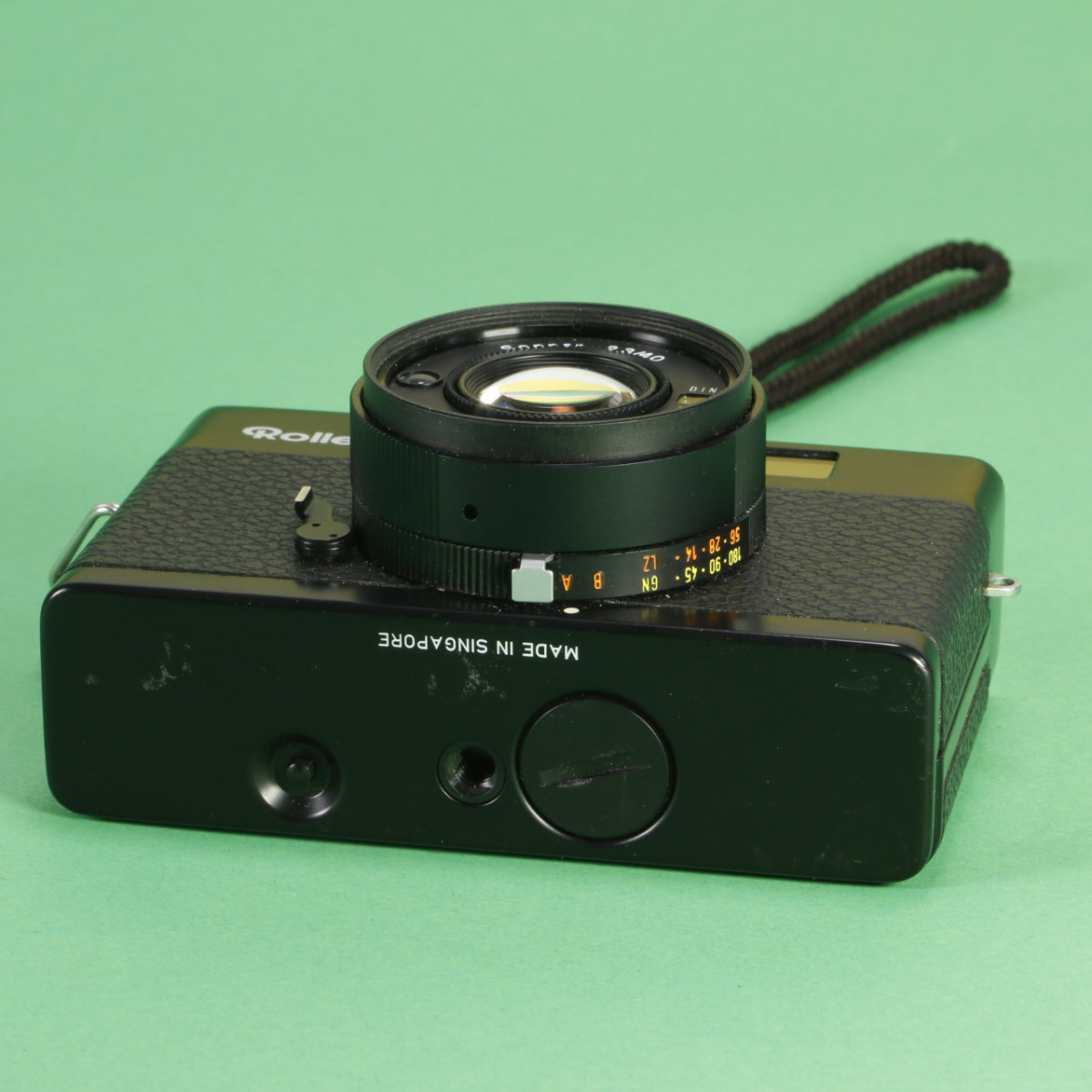 Rollei XF 35 コンパクトフィルムカメラ Rollei XF35 - ゆったりフィルム