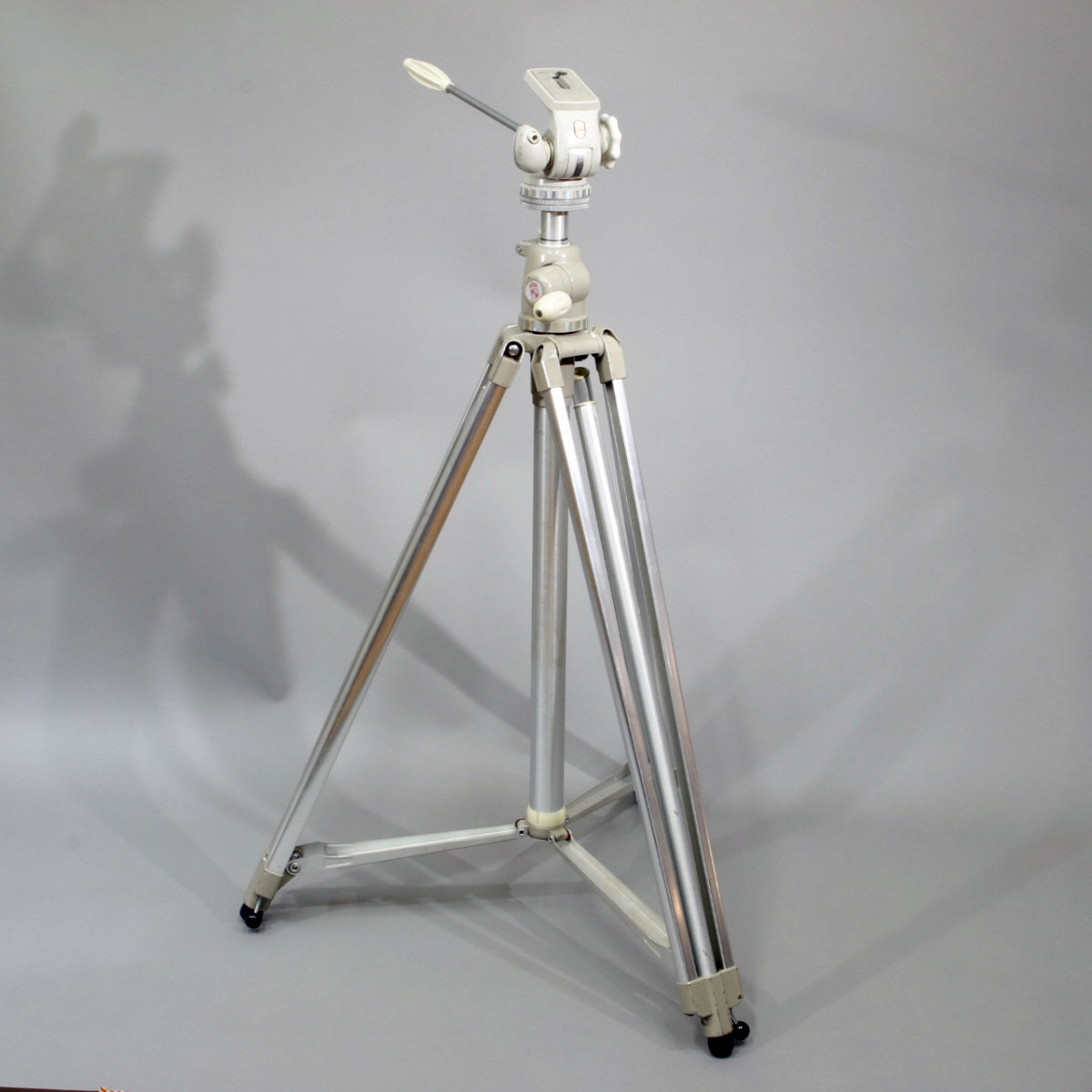 Linhof Heavy Duty Professional Tripod with Linhof Pan-Tilt Head