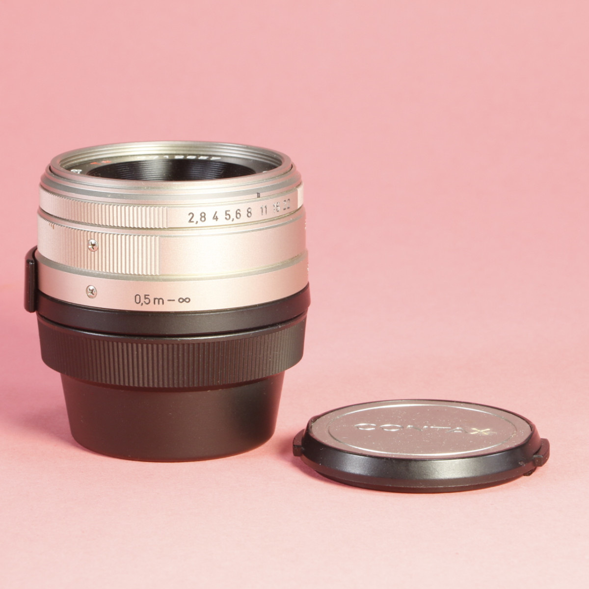 Carl Zeiss 28mm f2.8 Biogon T* Lens for Contax G2 | Blue Carl Zeiss 28mm f2.8 Biogon T* Lens for Contax G2 | Blue