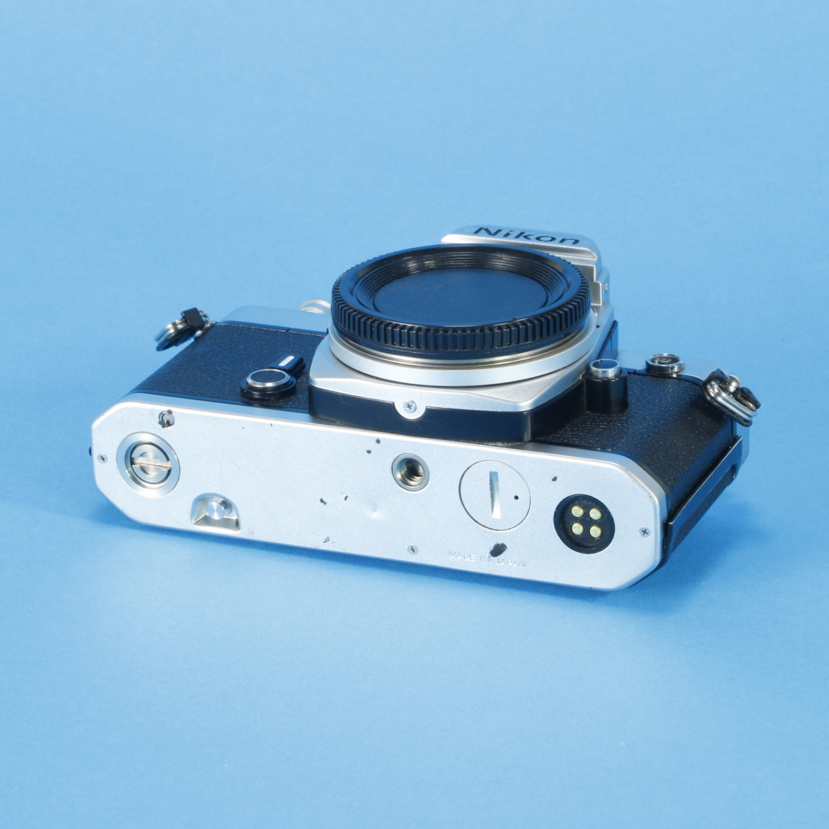 Nikon FM カメラ Nikon FM Camera with MD-12 Motor Drive | Blue Moon Camera