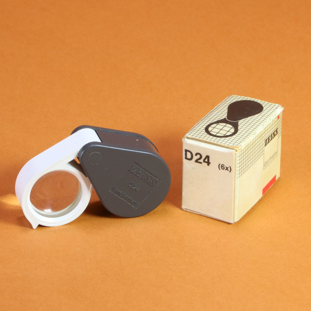 Zeiss D24 6x Pocket Magnifier Loupe
