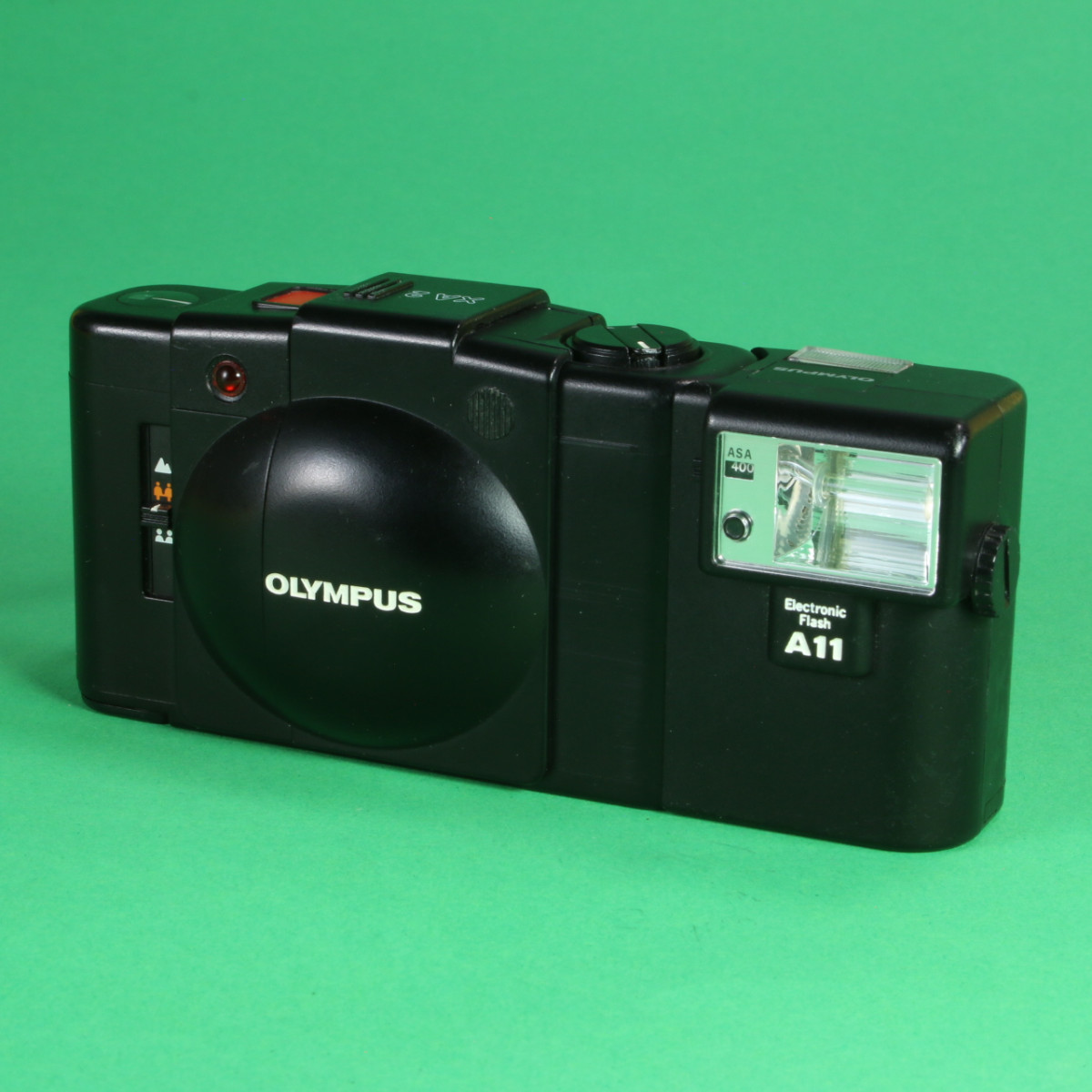 OLYMPUS オリンパス XA2 ElectronicFlash A11 Olympus :: XA2 w/ A11 Flash — Brooklyn Film Camera
