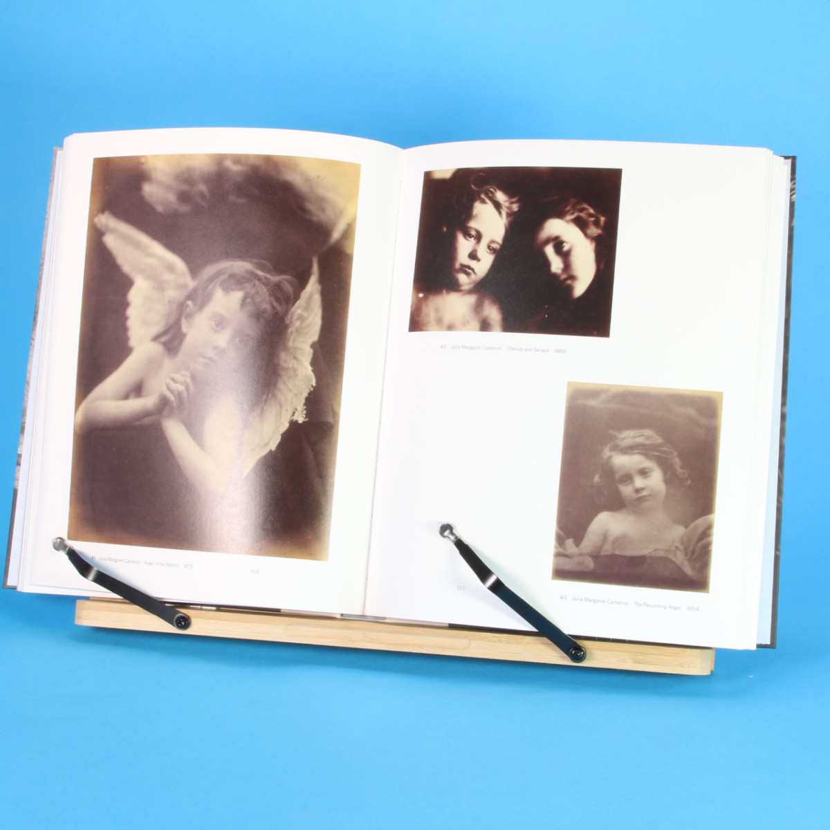 Shop : Buy William Eggleston Portraits: 9780300222524 : Blue