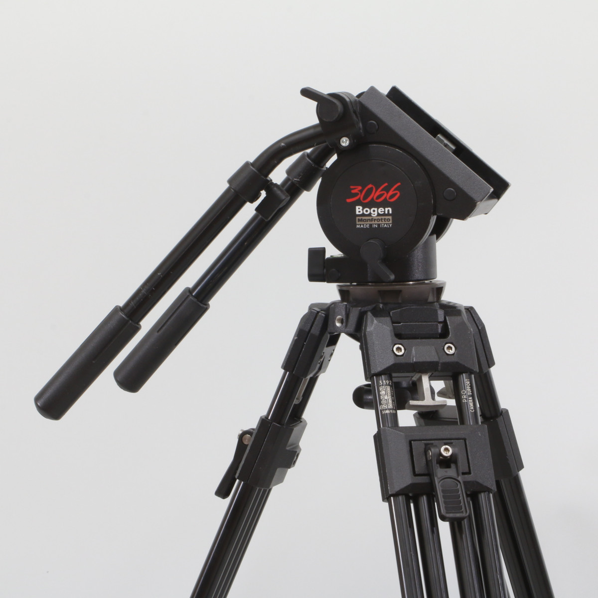 Bogen Manfrotto 3192 Pro Video Tripod with 3066 Video Fluid Head