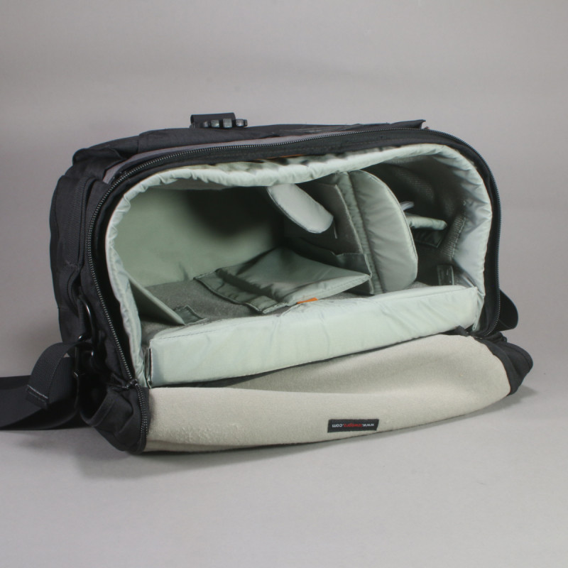 Lowepro Stealth Reporter D550 AW Camera Shoulder Bag