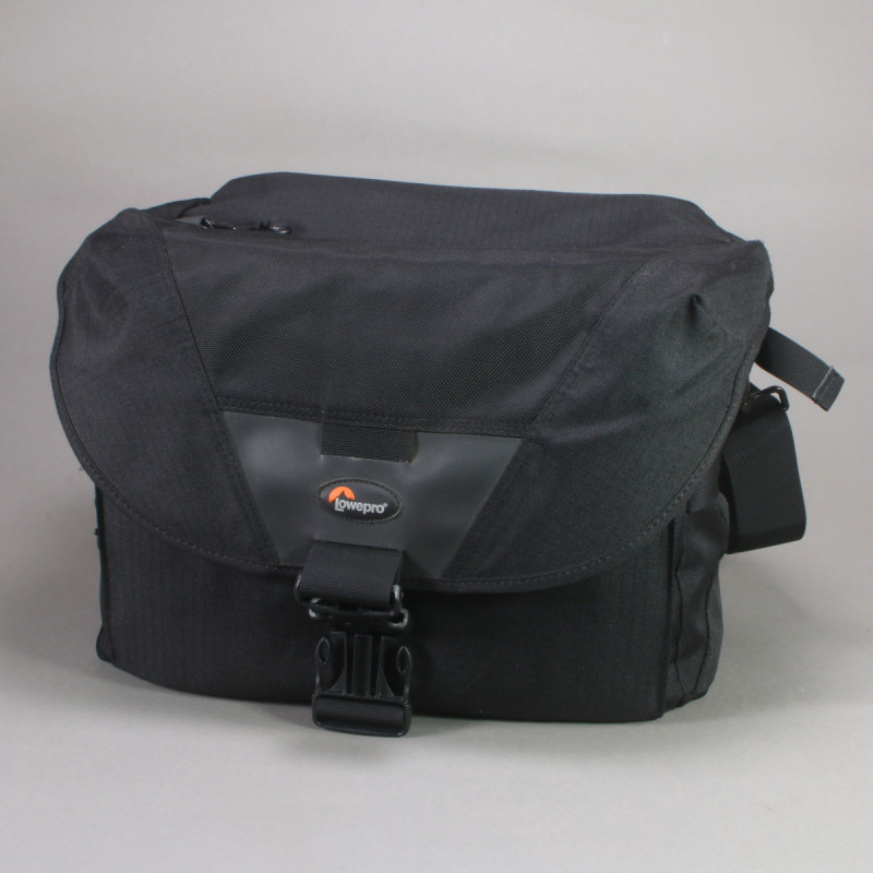 Lowepro Stealth Reporter D550 AW Camera Shoulder Bag