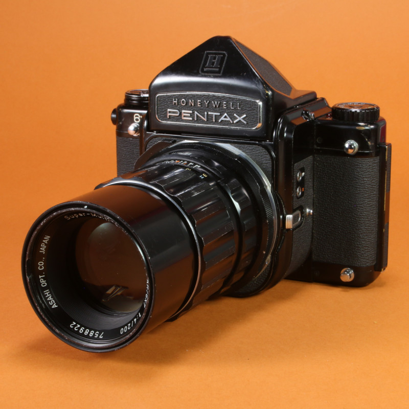 Pentax 6x7 Non-MLU Camera Kit with 200mm f4 Lens