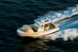 2016 Hunt Yachts 32 CC