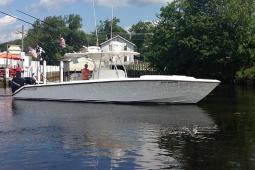 2006 Venture Center Console Cuddy