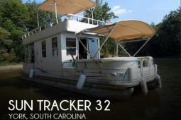 2007 Sun Tracker Party Cruiser 32