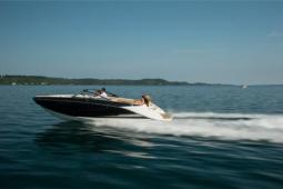 2017 Scarab 255 Platinum SE