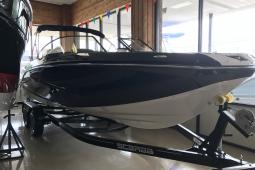 2017 Scarab 255 Platinum SE