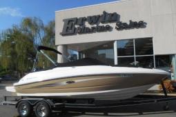 2014 Sea Ray 220 Sundeck Outboard